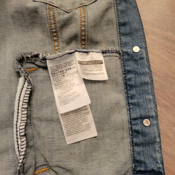 Levi’s Strauss Distressed Stretch Jean Jacket Women’s Size Medium Light Wash - Picture 5 of 11